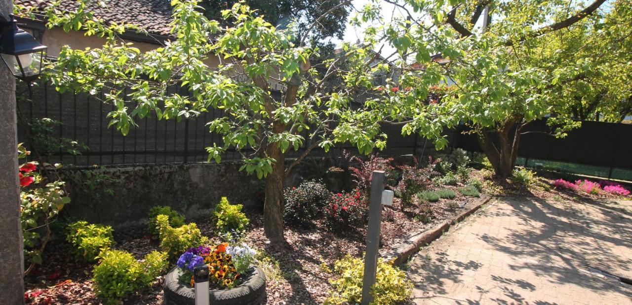 Beb Da Gaia E Giulio Bed & Breakfast Reno Di Leggiuno Bagian luar foto